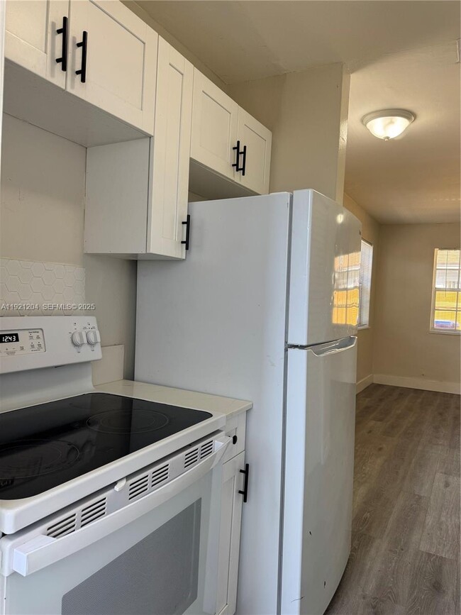 Building Photo - 522 NW 13th Ave