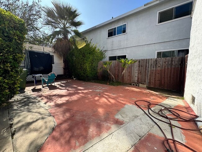 Building Photo - Two Bedroom Front House near Westside Village