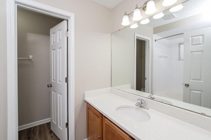 Building Photo - 3479 Shelley Dr