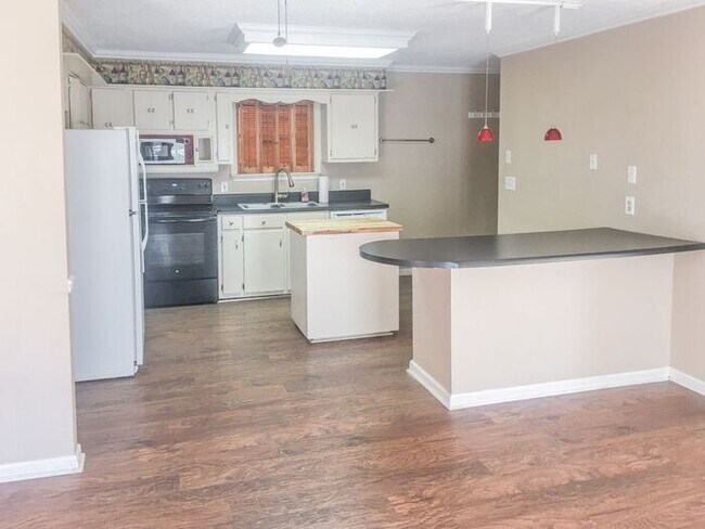 Building Photo - 620 Pine Oaks Dr