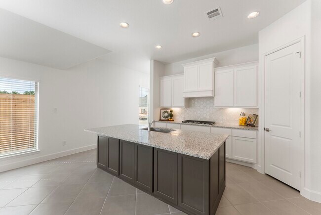 Building Photo - 26545 Pioneer Pointe Ct