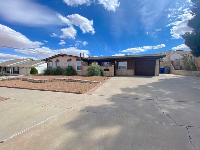 Primary Photo - 4720 Blossom Ave