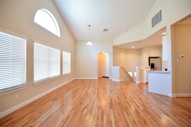 Building Photo - 11605 Main Pine Dr