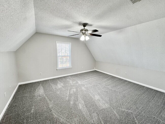 Building Photo - 8569 Kings Cross Cove