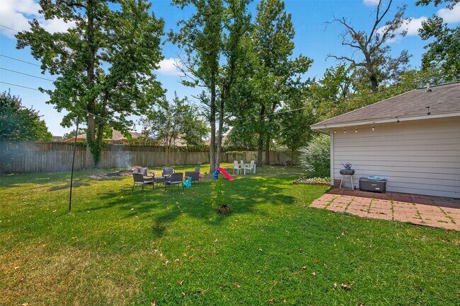 Building Photo - 6719 Woodland Oaks