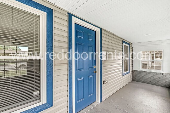 Building Photo - Spacious 3-Bed, 2-Bath Home | 1,590 Sq Ft ...