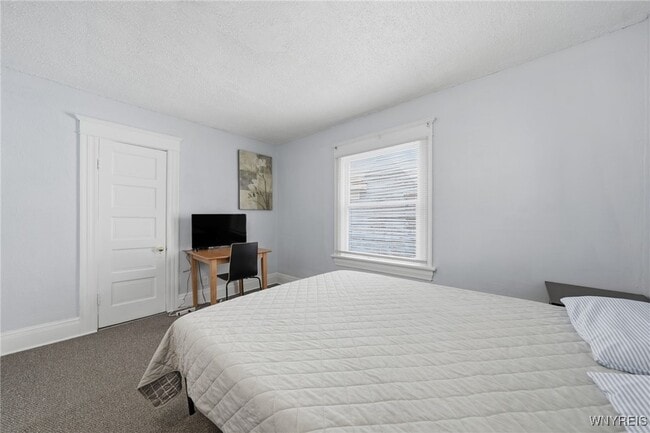 Building Photo - 214 58th St