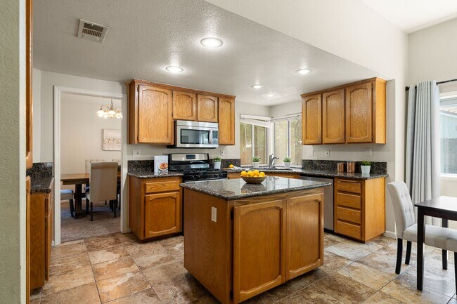 Building Photo - 1451 Lorimer Way