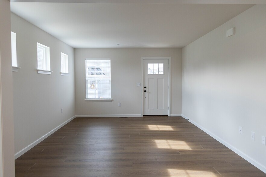 Building Photo - 83 Beech Tree Ct