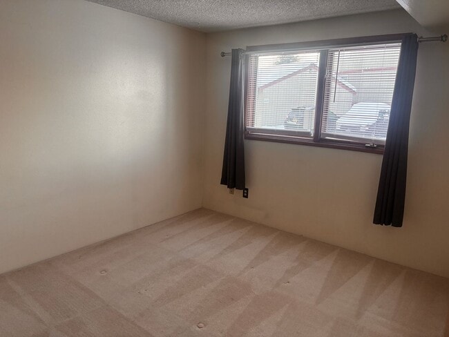 Building Photo - 9625 Independence Dr