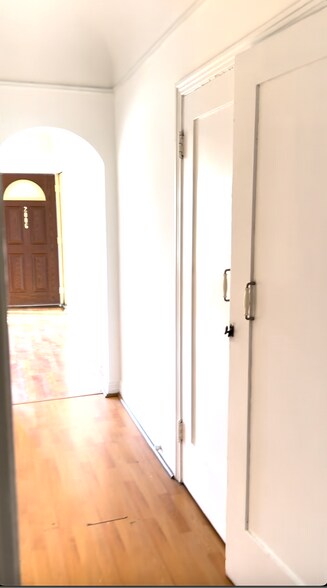 Building Photo - 2006 N Commonwealth Ave