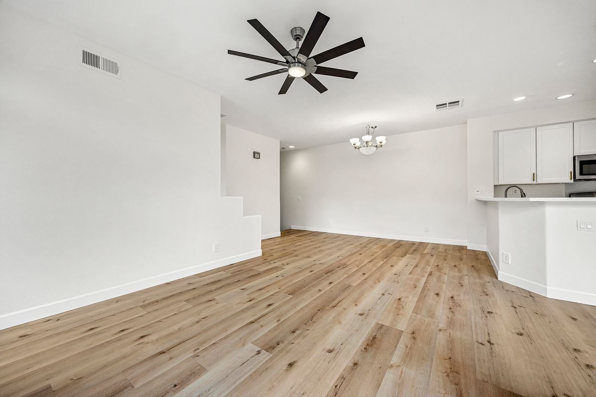 Building Photo - 932 S Country Glen Way