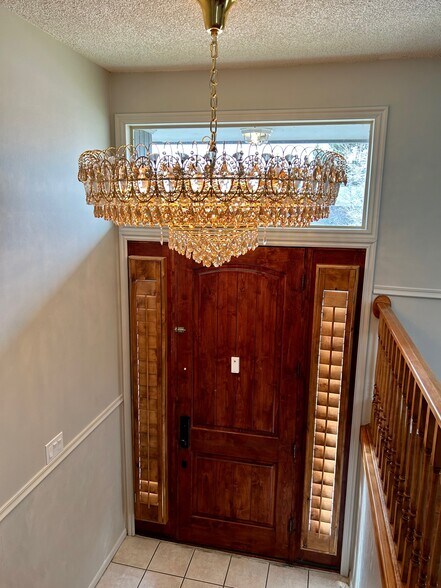 Entryway Front door - 465 E 6770 S