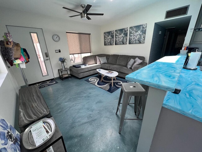 Building Photo - 1031 N 78th Pl