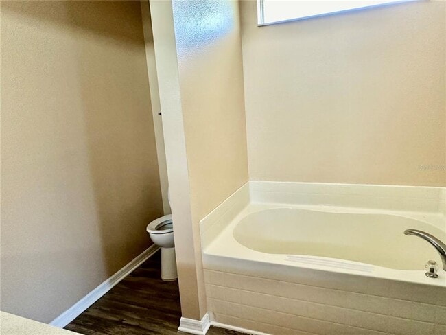 Building Photo - 536 Lakeview Dr