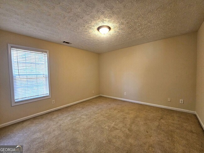 Building Photo - 303 Apache Dr