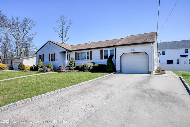 Building Photo - 1637 Holbrook St