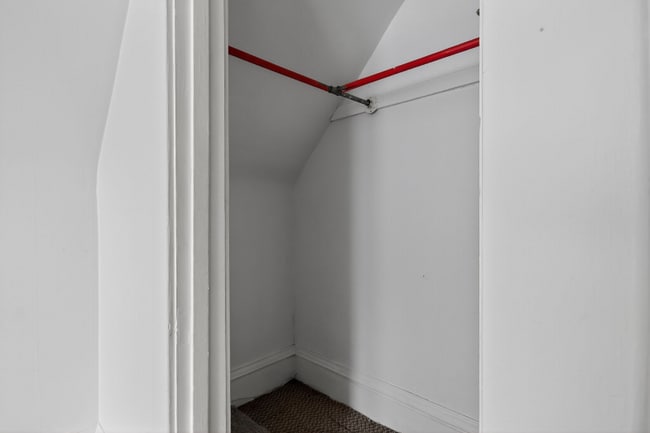 Building Photo - 2210 W Wiswall St