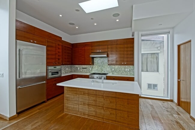 Building Photo - 4BR3.5BA + OFFICE! NEWER CONSTRUCTION, MOD...