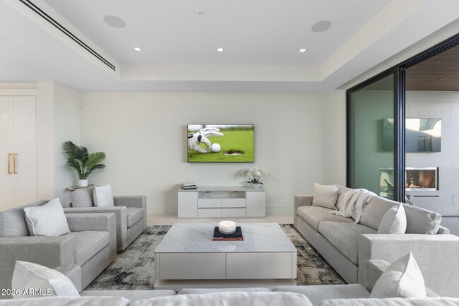 Building Photo - 6587 N Palmeraie Blvd