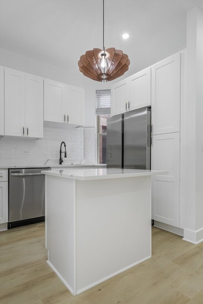 Building Photo - 1114 N Wolcott Ave