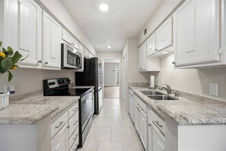 Building Photo - 10336 Briar Forest Dr