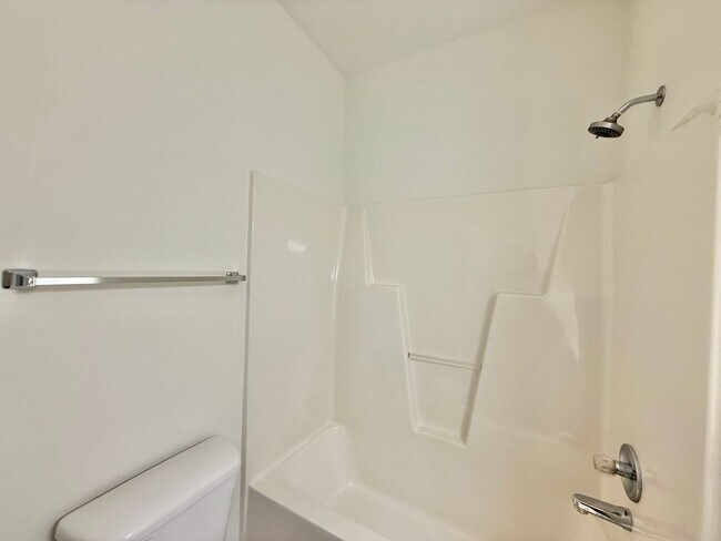 Building Photo - Newly Remodeled 3BD, 3BA Raleigh Townhome ...