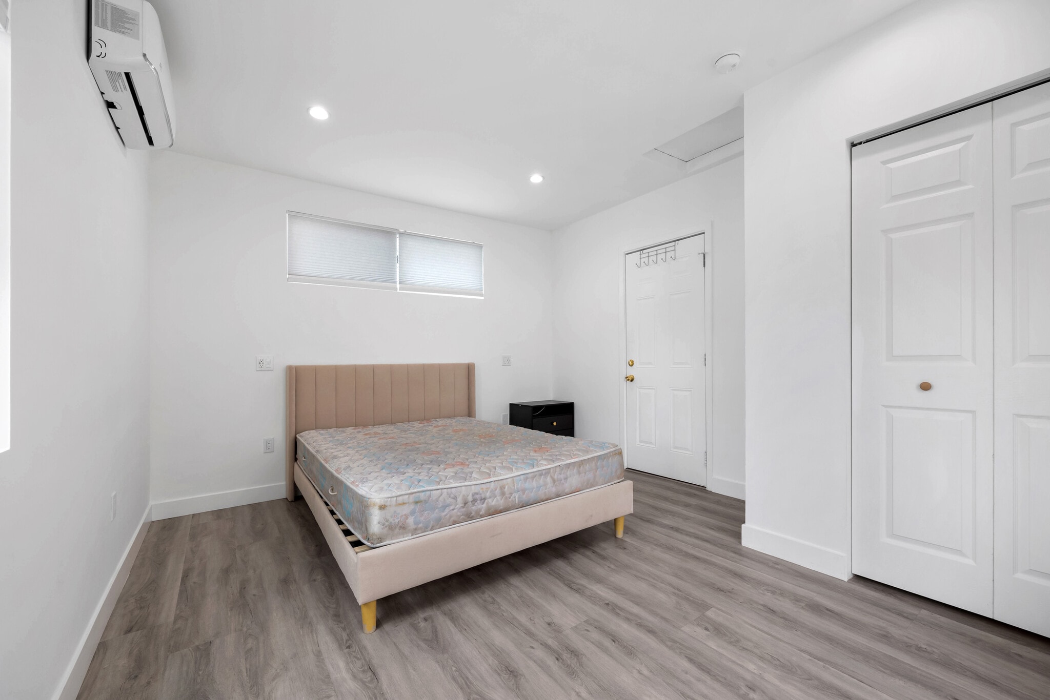 Building Photo - 18015 Collins St