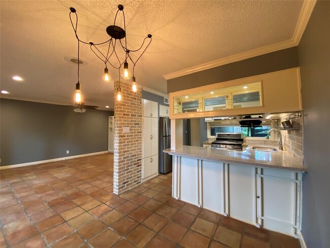 Building Photo - 8211 Katy Fwy
