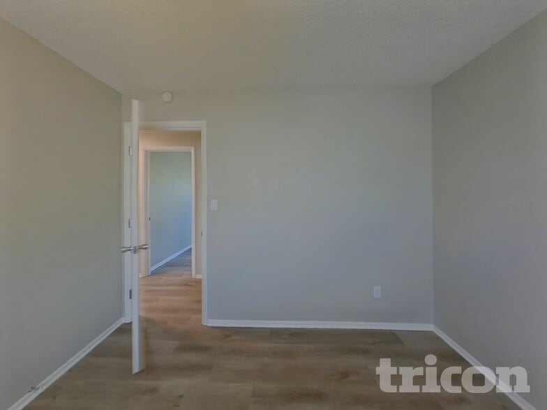 Building Photo - 1017 De La Vista Pl