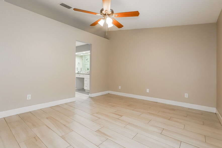 Building Photo - 1138 Hardwood Dr