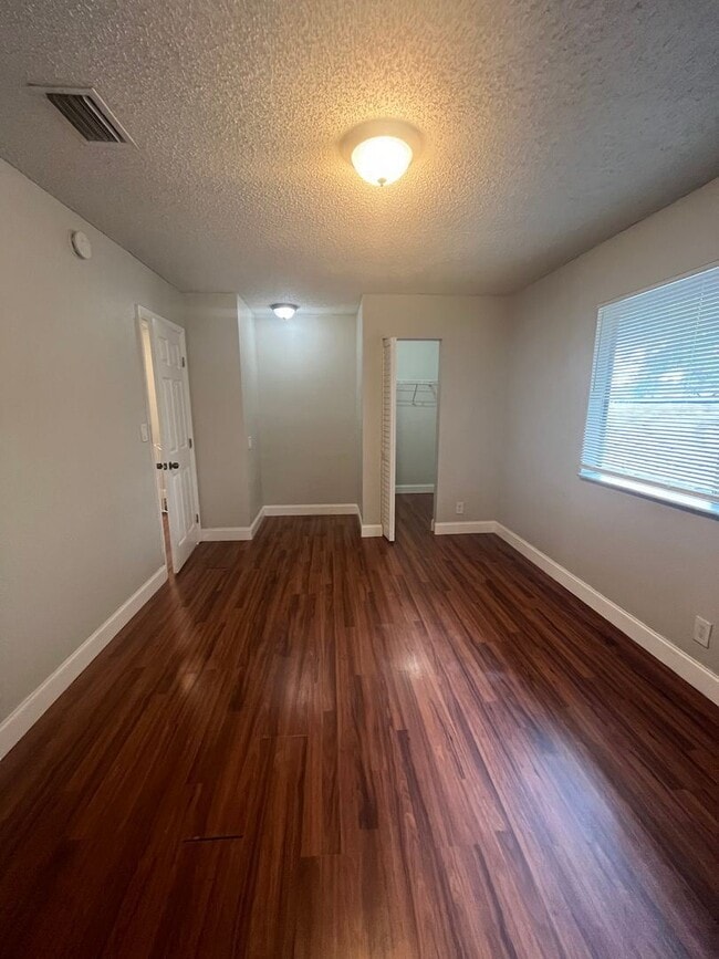 Building Photo - 2 br, 1 bath House - 800 W TIFFANY DRIVE #3