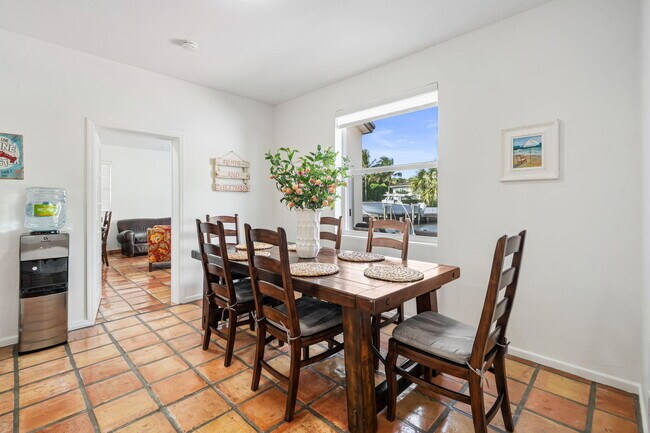 Building Photo - 49 River Dr