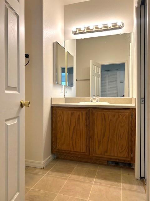 Building Photo - 640 E Shaver St