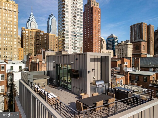 Building Photo - 1727 Delancey Pl