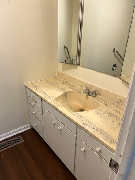 Building Photo - 724 Powell St