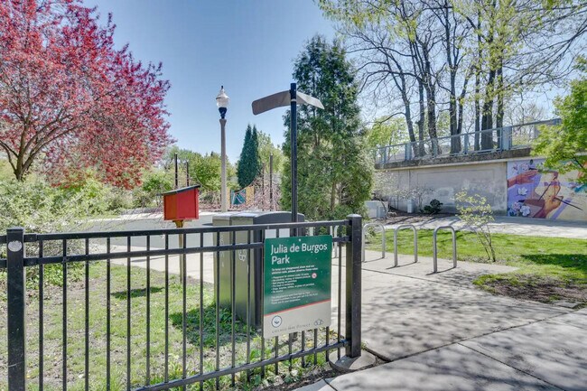 Building Photo - 1810 N Albany Ave