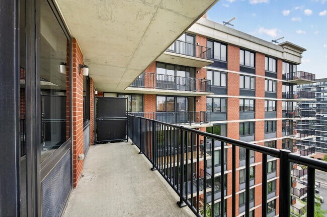 Building Photo - 700 Grove St