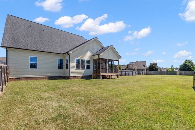 Building Photo - **Spacious 3bd/3ba in Raleigh**