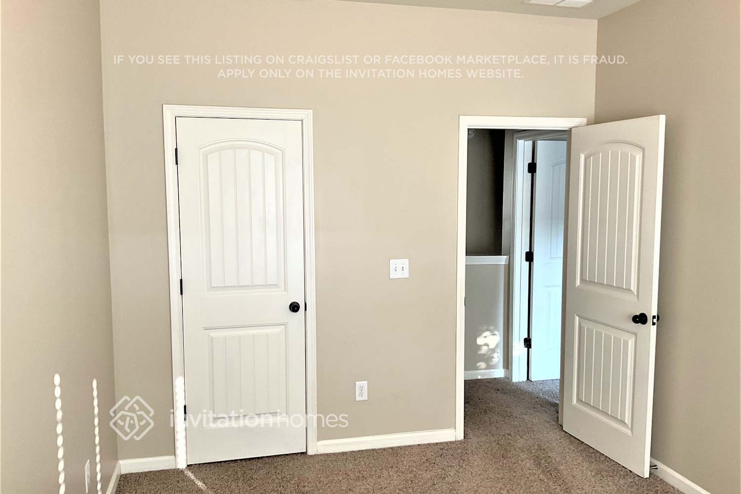 Building Photo - 3887 Lake Manor Way
