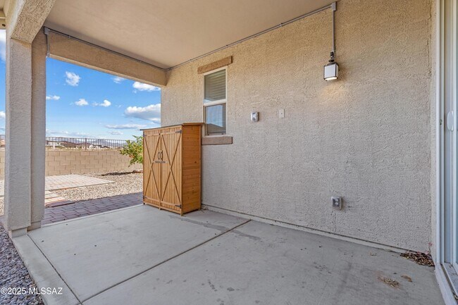 Building Photo - 12366 N Cervelli Ave