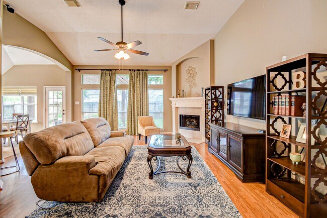 Building Photo - 3607 Glenhill Drive