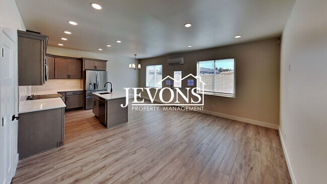Building Photo - 413 S 97th Ave