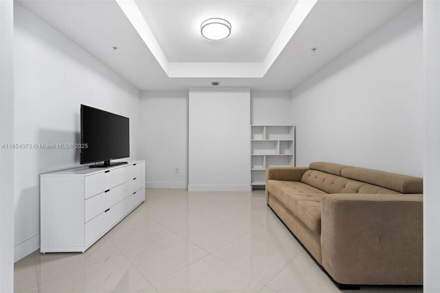 Building Photo - 17301 Biscayne Blvd