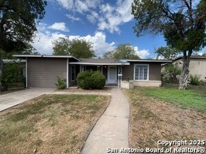 Building Photo - 243 Storeywood Dr