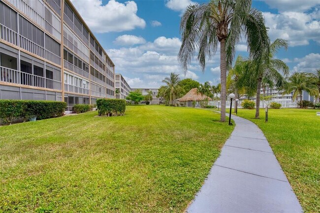 Building Photo - 4700 Washington St