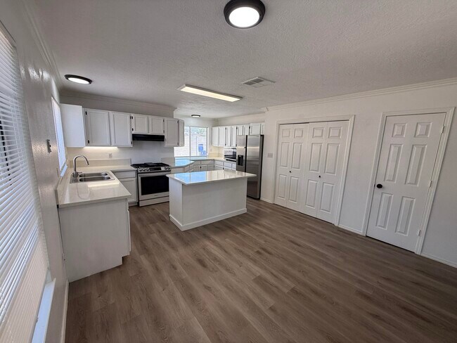 Building Photo - 4808 Driftwood Ave NW