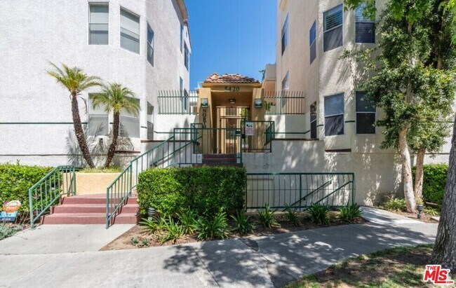 Building Photo - 5420 Sylmar Ave