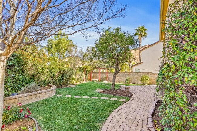 Building Photo - "Spacious 4-Bedroom Retreat with Cozy Fireplace on Starfall Way, Santa Clarita!"