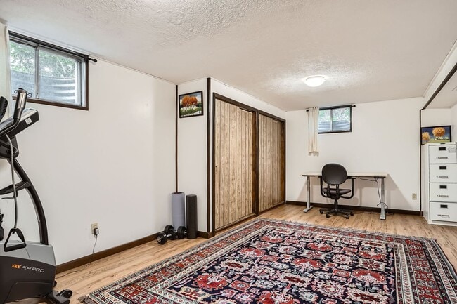 Building Photo - Piano & Pines 3 BDR Retreat